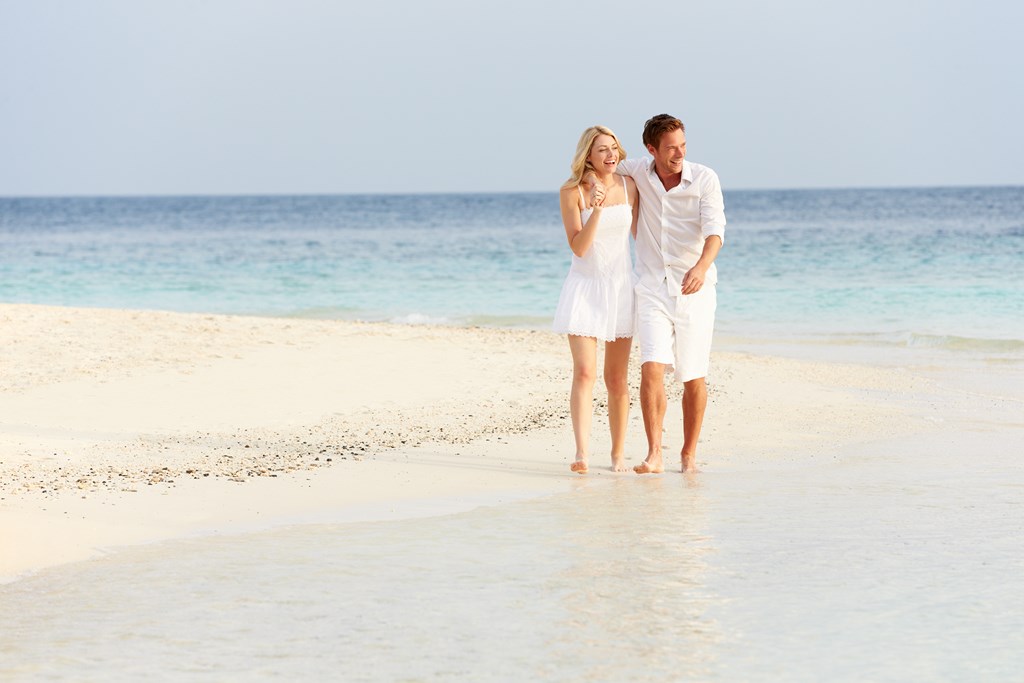 COUPLE PLAGE Copyright Monkey Business Images
